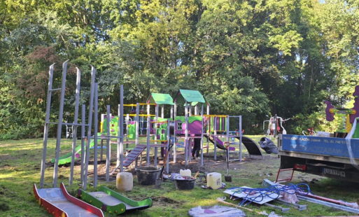 Zdjęcie do Plac zabaw w Śmiłowicach w parku 