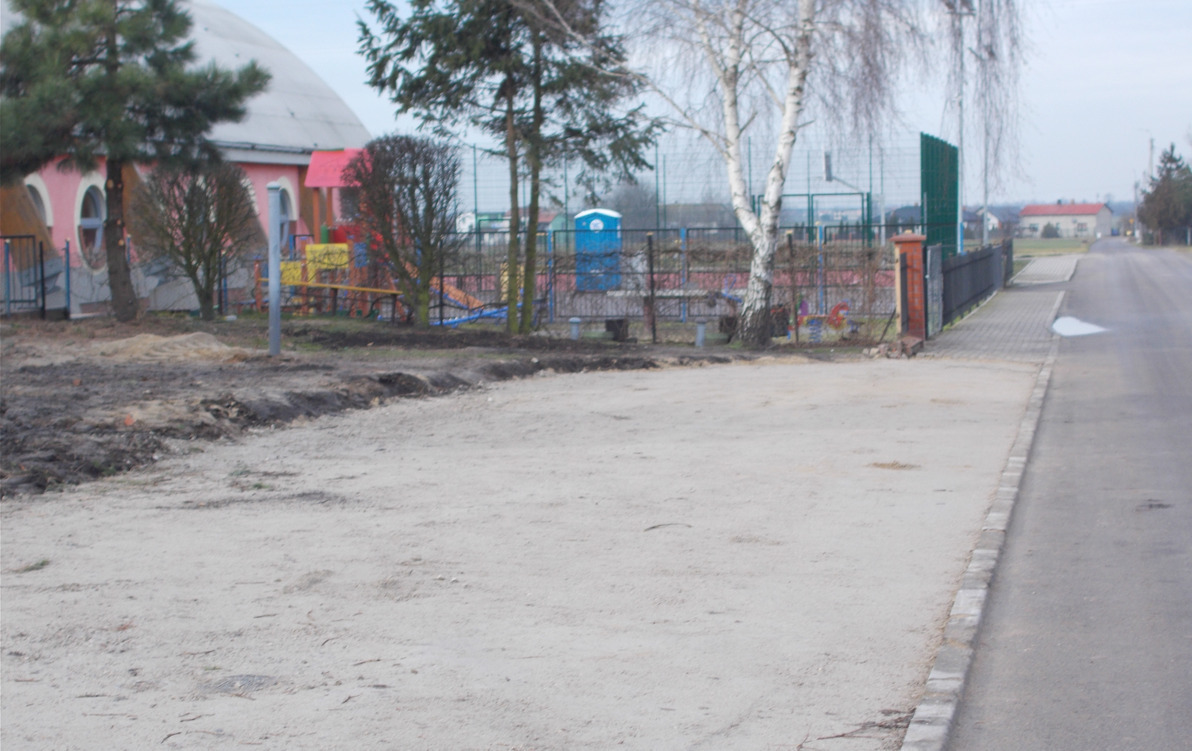 Zdjęcie do Zatoka autobusowa przy szkole w Wilkowicach