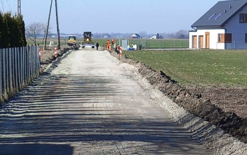 Zdjęcie do Podbudowa na drodze Wola Nakonowska &ndash; Nowa Wola&nbsp;