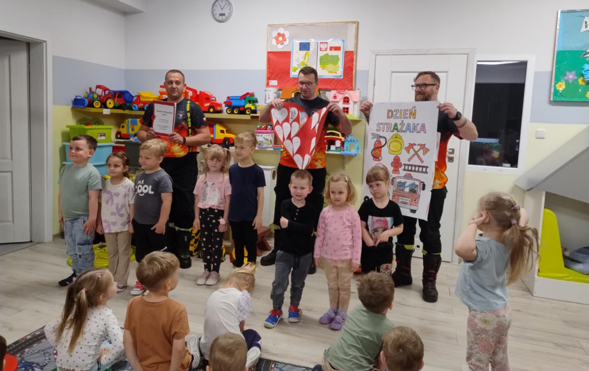 Zdjęcie do Najmłodsi o strażakach pamiętają &ndash; spotkania w przedszkolu i żłobku