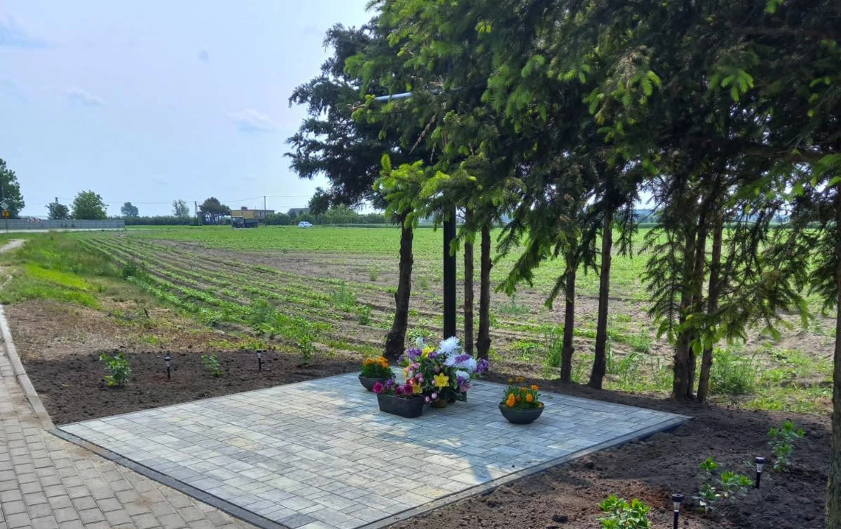 Zdjęcie do Teren pod krzyż przydrożny w Śmiłowicach przygotowany