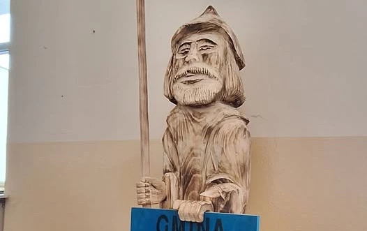 Zdjęcie do Choceński rycerz już w budynku Urzędu Gminy Choceń