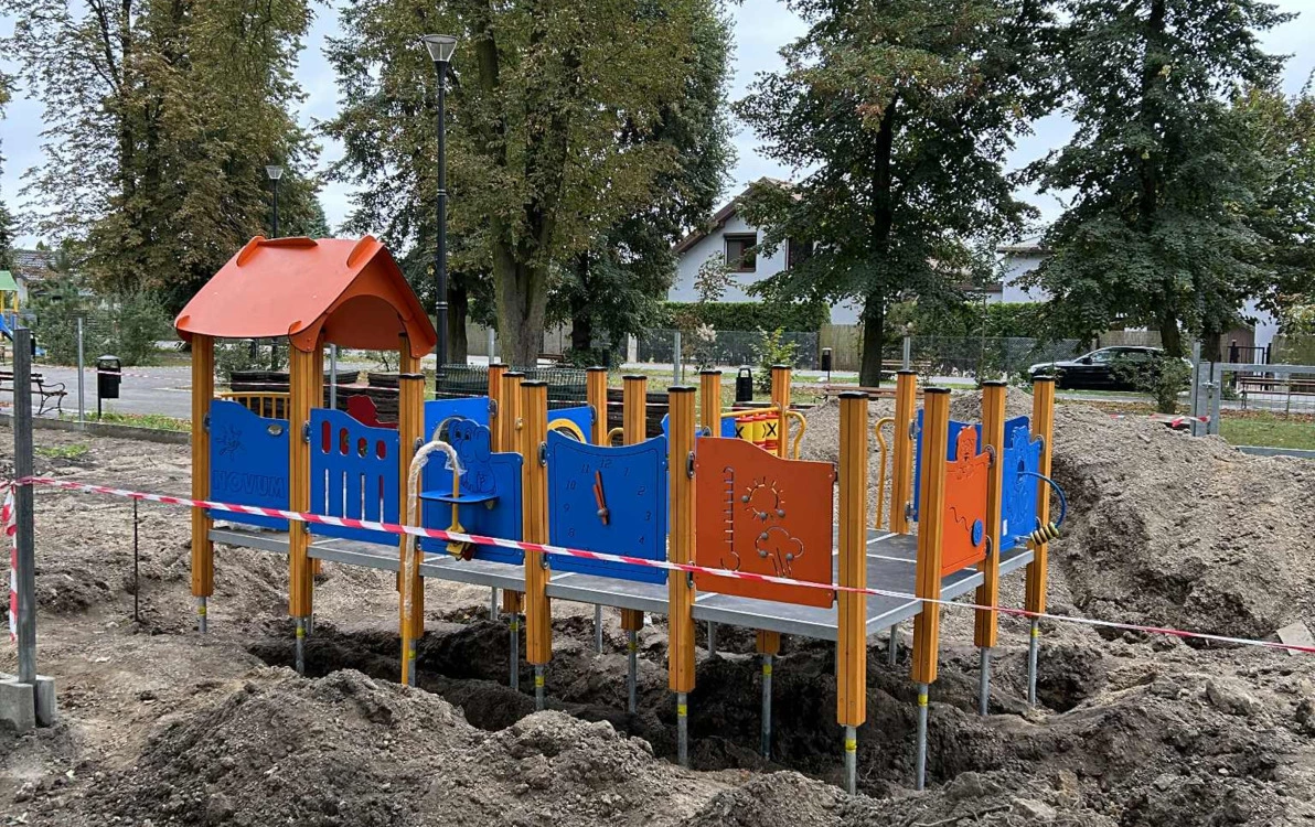 Zdjęcie do Dzieje się na placu zabaw przy Żłobku w Choceniu&nbsp;