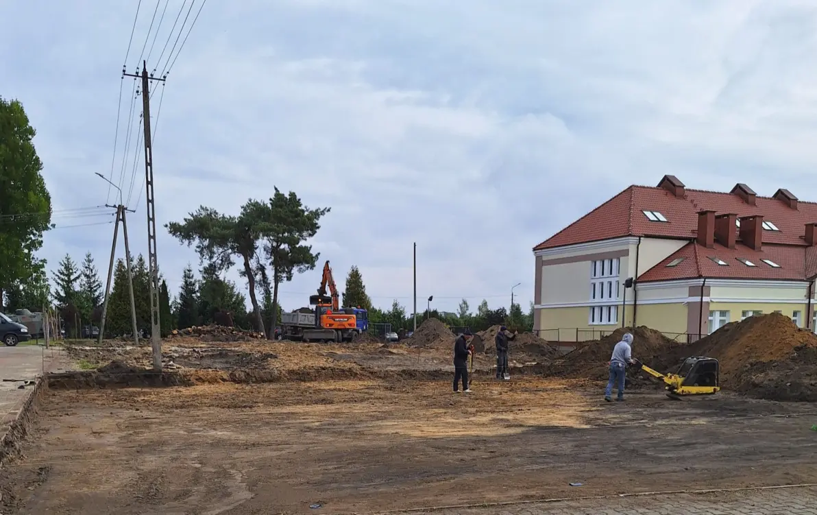Zdjęcie do Prace przy orliku w Choceniu ruszyły