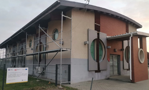 Zdjęcie do Elewacja na Budynku Choceńskiego Centrum Kultury &ndash; Biblioteka w nowych barwach